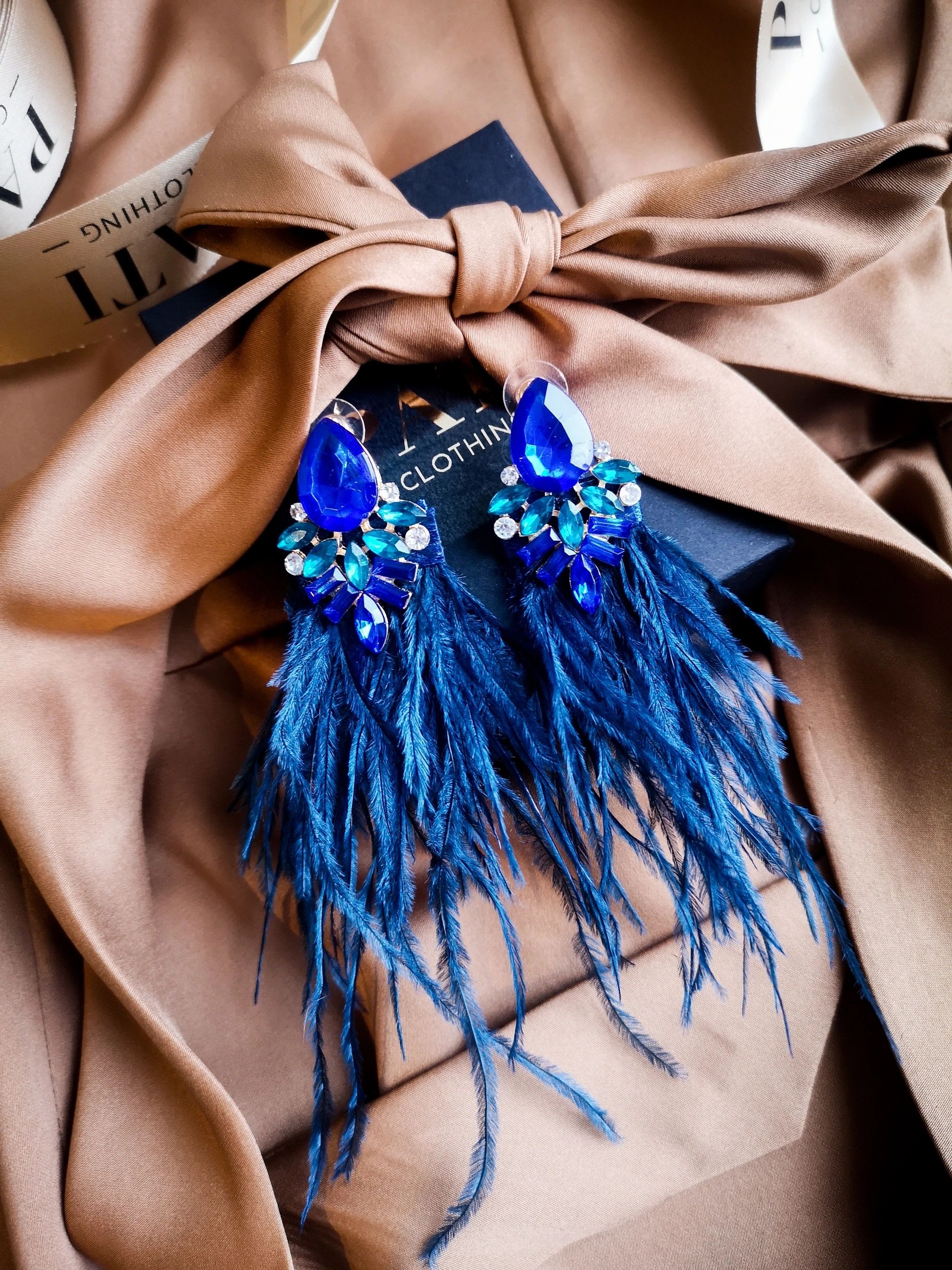 MIDNIGHT RANDEZVOUS earrings